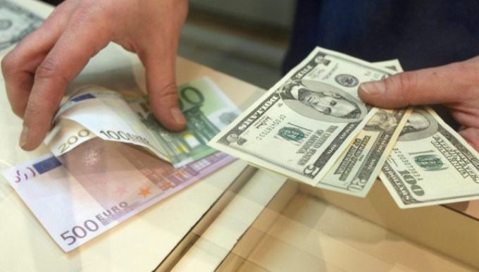 Leku humbet pike ndaj monedhave te huaja kete jave: Euro dhe dollari po rriten me shpejtesi